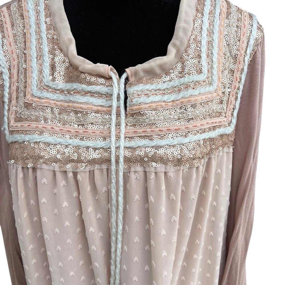 GIMMICKS by BKE women’s L flowing top, elbow length sleeves sequins blush color